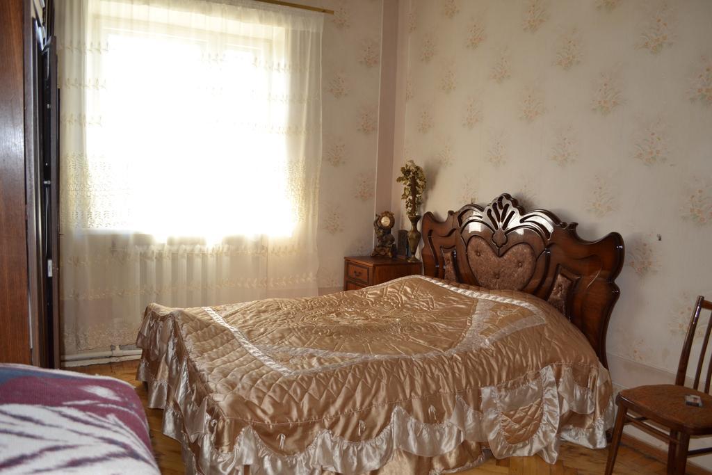 Serik & Geora Guesthouse Sevan Exteriör bild