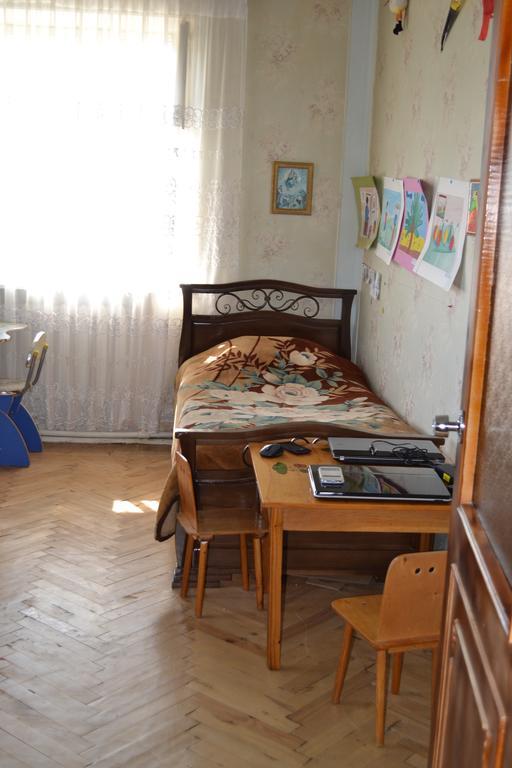 Serik & Geora Guesthouse Sevan Exteriör bild